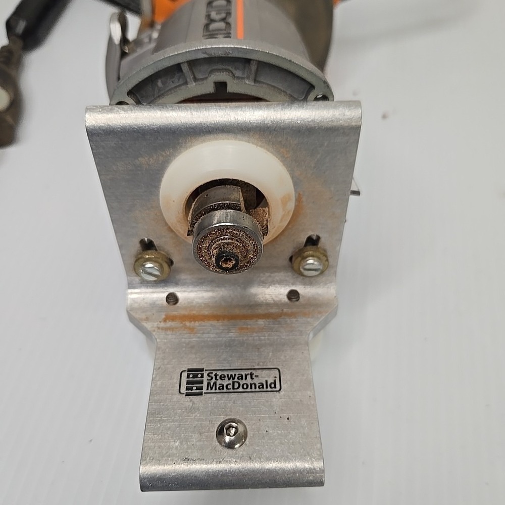 RIDGID R2401 1.5 HP 5.5A Corded Compact Router - Picture 3 of 4